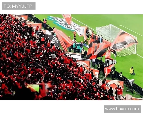 球迷热情追逐足球明星精彩瞬间视频播放引发热议与共鸣